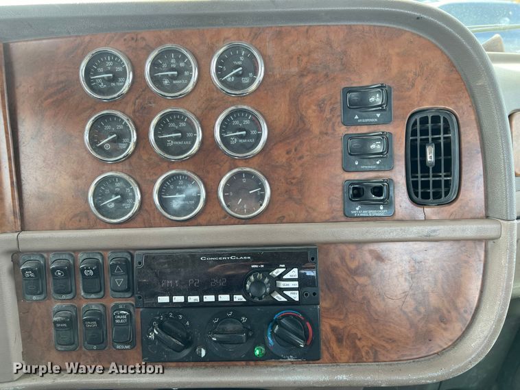 image for item DS2926 2007 Peterbilt  379 semi truck