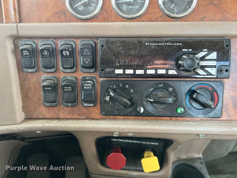 image for item DS2926 2007 Peterbilt  379 semi truck