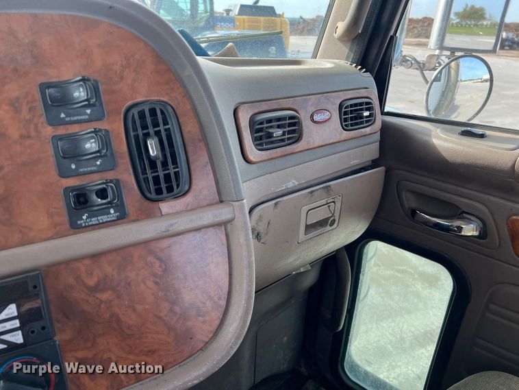 image for item DS2926 2007 Peterbilt  379 semi truck