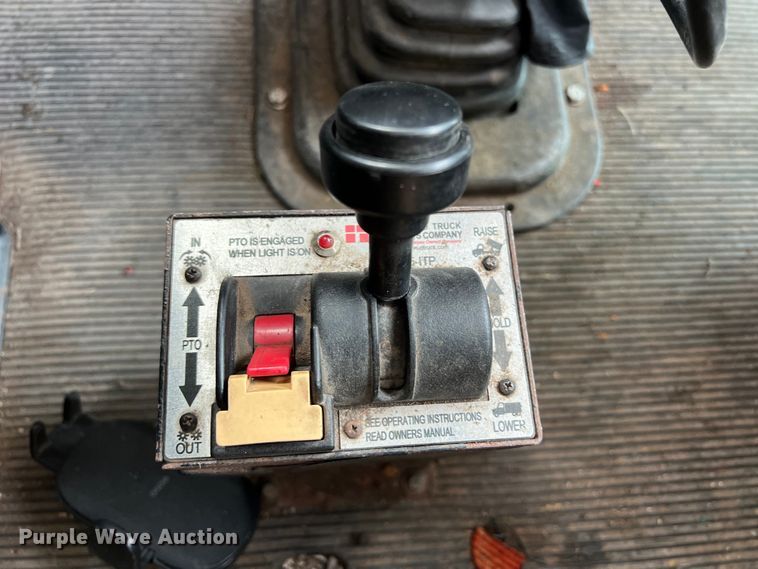 image for item DS2926 2007 Peterbilt  379 semi truck