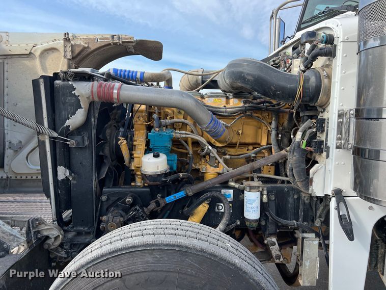 image for item DS2926 2007 Peterbilt  379 semi truck