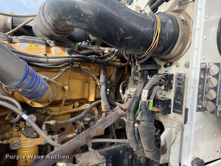 image for item DS2926 2007 Peterbilt  379 semi truck