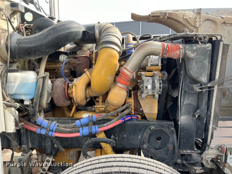 image for item DS2926 2007 Peterbilt  379 semi truck