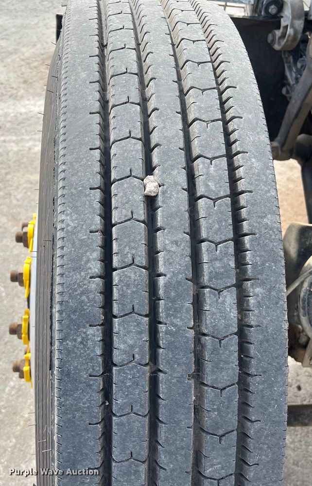 image for item DS2926 2007 Peterbilt  379 semi truck