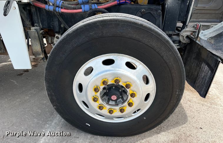 image for item DS2926 2007 Peterbilt  379 semi truck