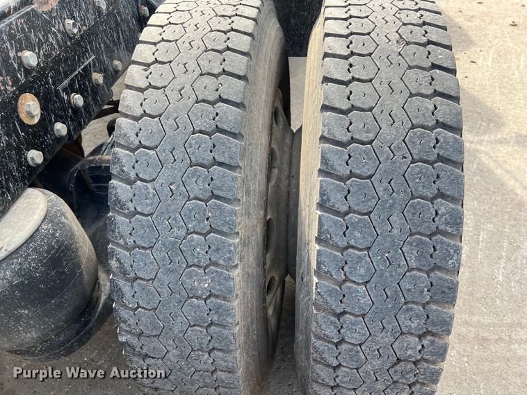 image for item DS2926 2007 Peterbilt  379 semi truck