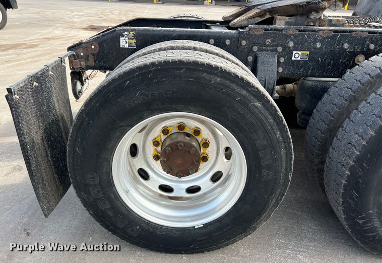 image for item DS2926 2007 Peterbilt  379 semi truck