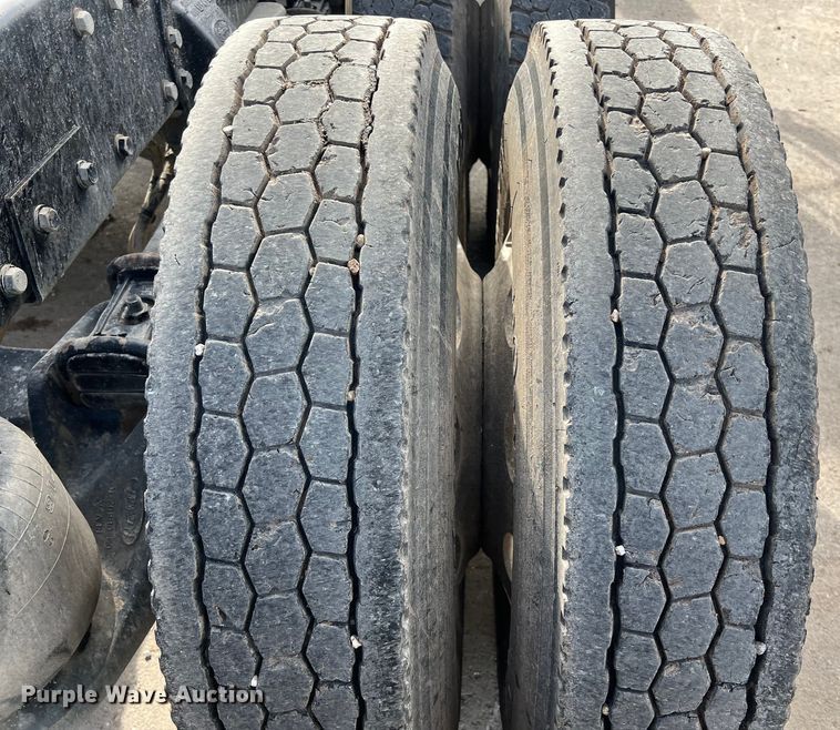 image for item DS2926 2007 Peterbilt  379 semi truck