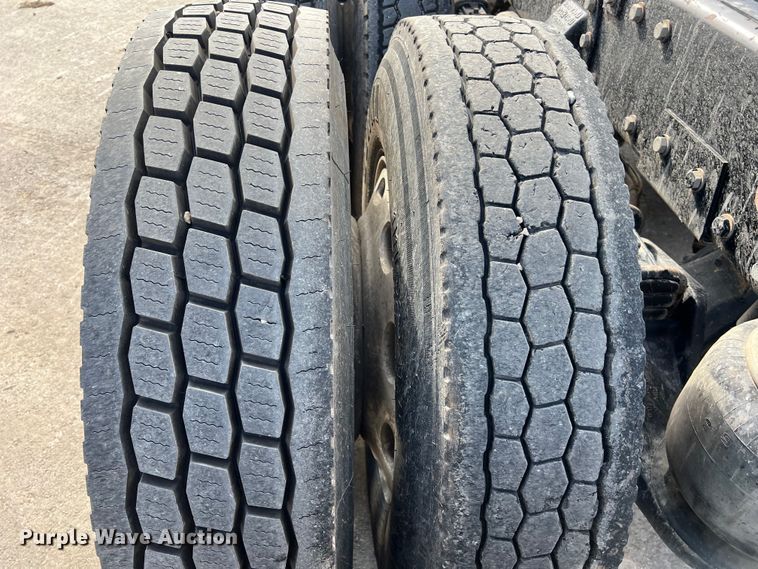 image for item DS2926 2007 Peterbilt  379 semi truck