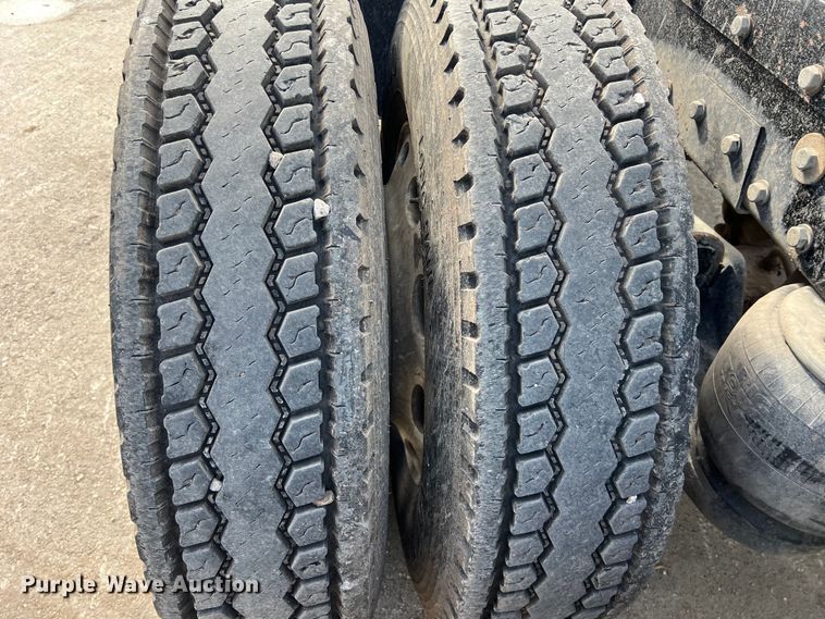 image for item DS2926 2007 Peterbilt  379 semi truck