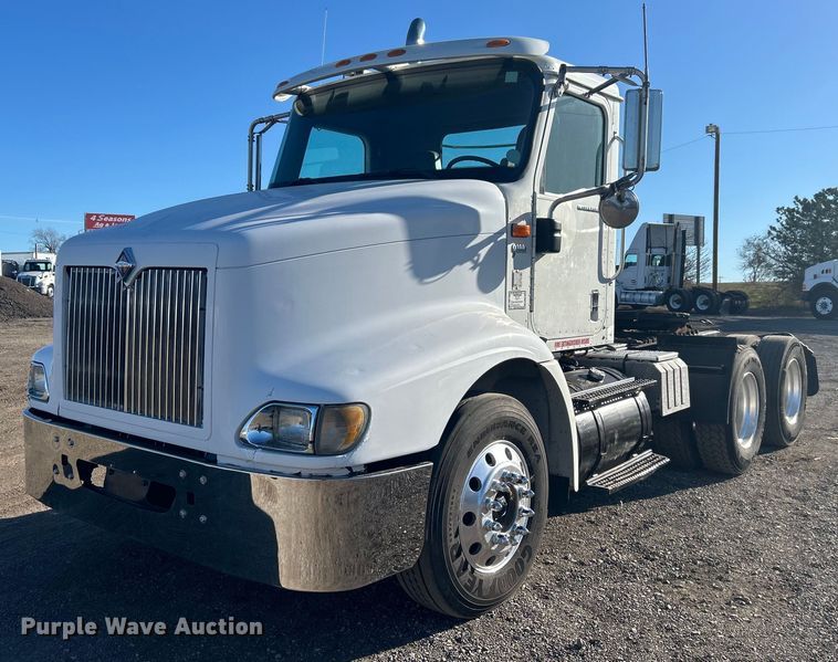 image for item EG1229 2003 International  9100i semi truck