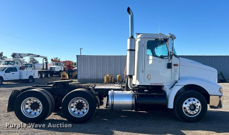 image for item EG1229 2003 International  9100i semi truck