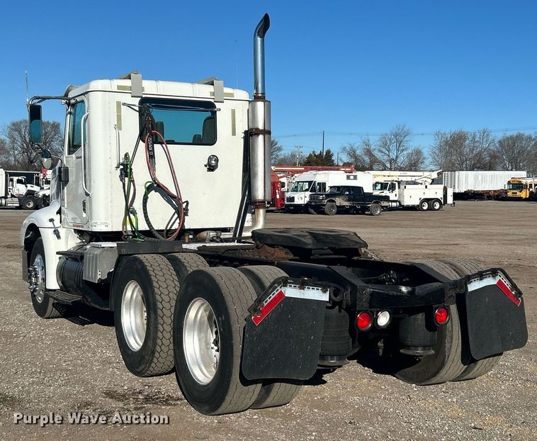 image for item EG1229 2003 International  9100i semi truck