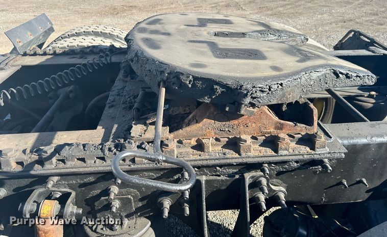 image for item EG1229 2003 International  9100i semi truck