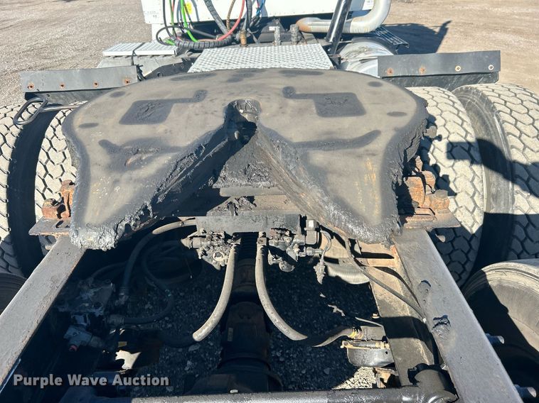 image for item EG1229 2003 International  9100i semi truck