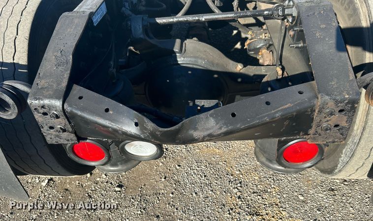 image for item EG1229 2003 International  9100i semi truck