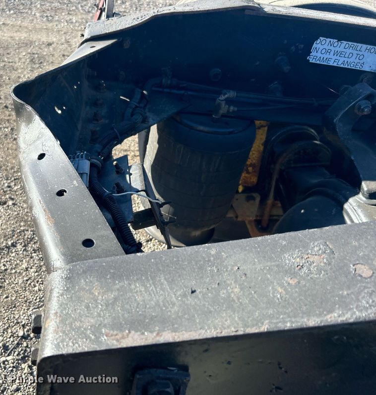 image for item EG1229 2003 International  9100i semi truck