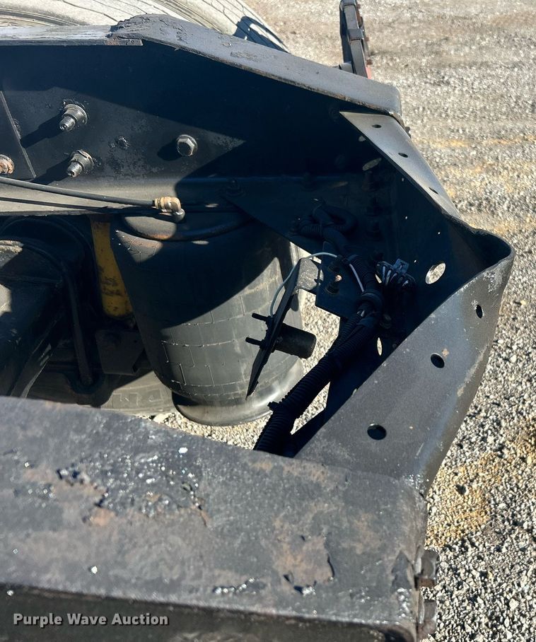 image for item EG1229 2003 International  9100i semi truck