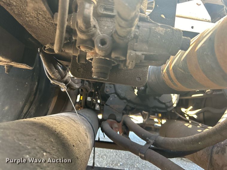 image for item EG1229 2003 International  9100i semi truck