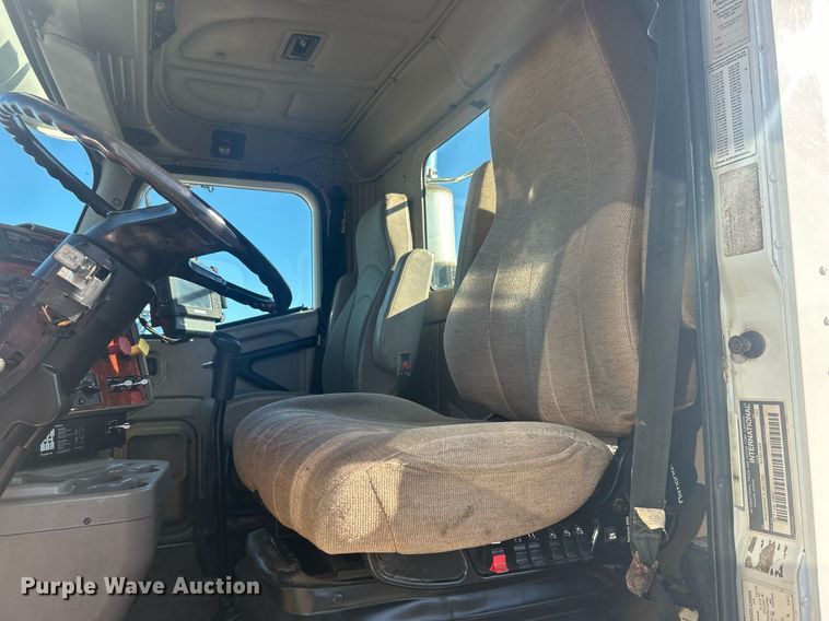 image for item EG1229 2003 International  9100i semi truck