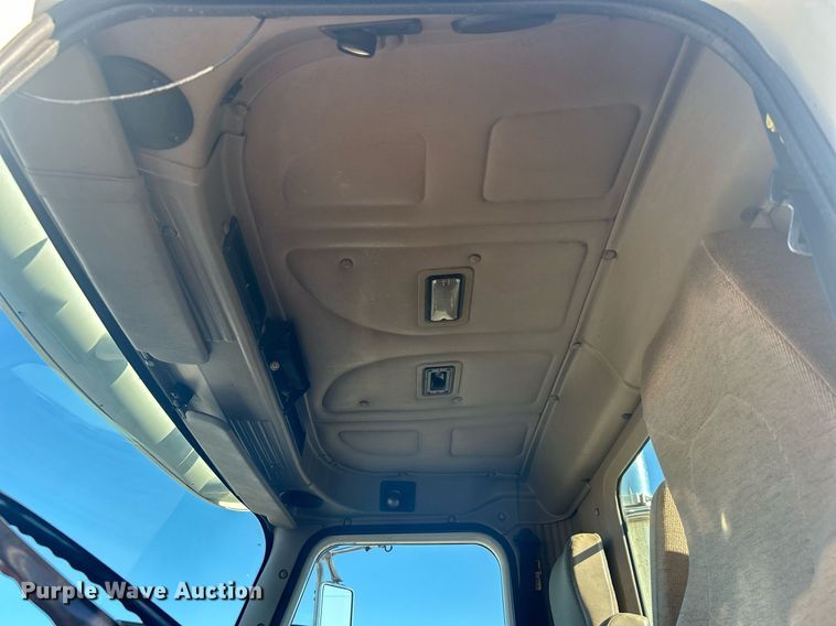 image for item EG1229 2003 International  9100i semi truck