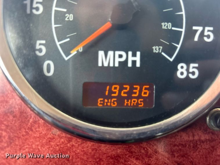 image for item EG1229 2003 International  9100i semi truck