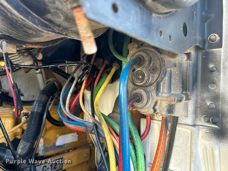 image for item EG1229 2003 International  9100i semi truck