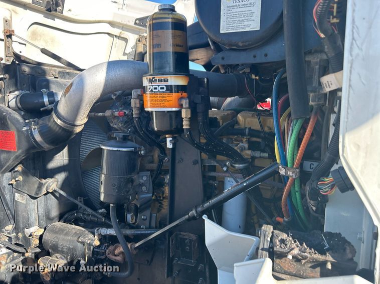 image for item EG1229 2003 International  9100i semi truck