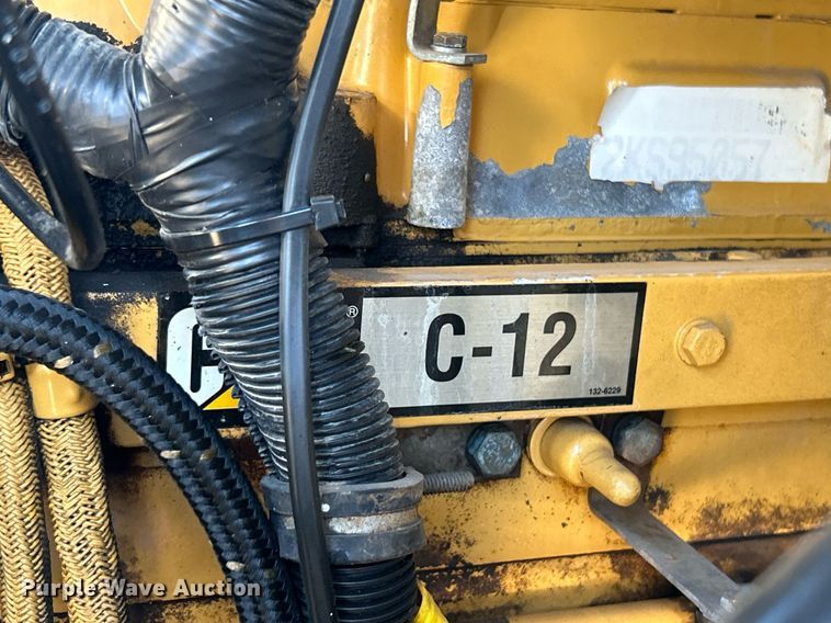 image for item EG1229 2003 International  9100i semi truck