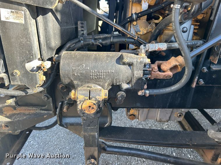 image for item EG1229 2003 International  9100i semi truck