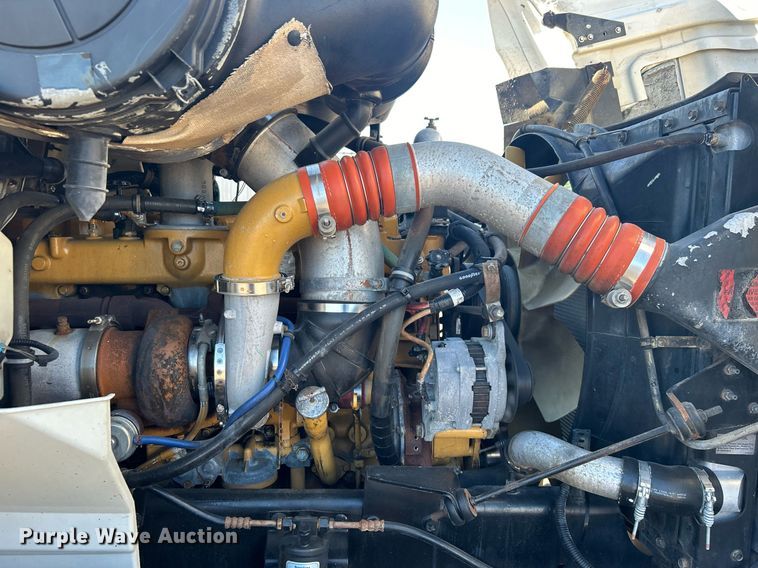 image for item EG1229 2003 International  9100i semi truck