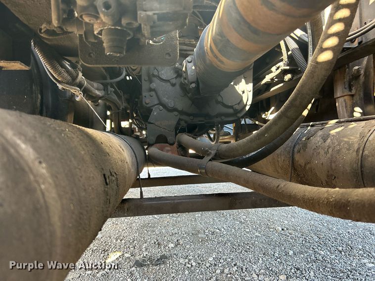 image for item EG1229 2003 International  9100i semi truck