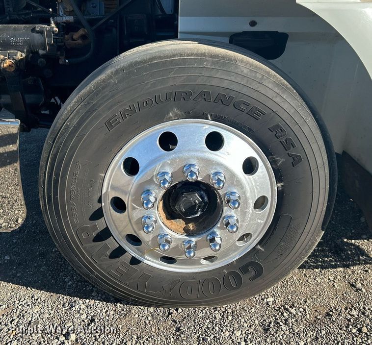 image for item EG1229 2003 International  9100i semi truck