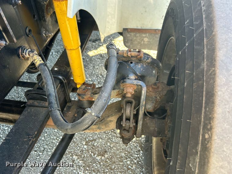 image for item EG1229 2003 International  9100i semi truck