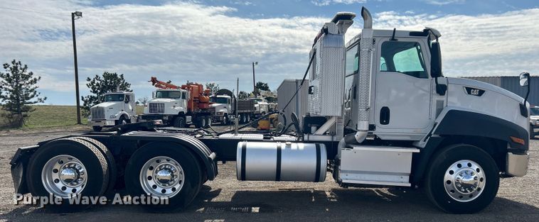 image for item EG1259 2016 Caterpillar CT660S semi truck