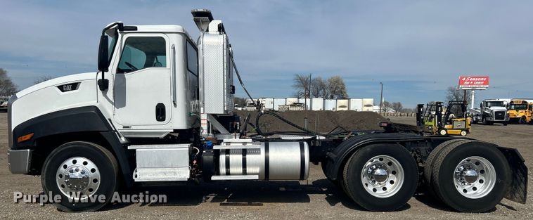 image for item EG1259 2016 Caterpillar CT660S semi truck