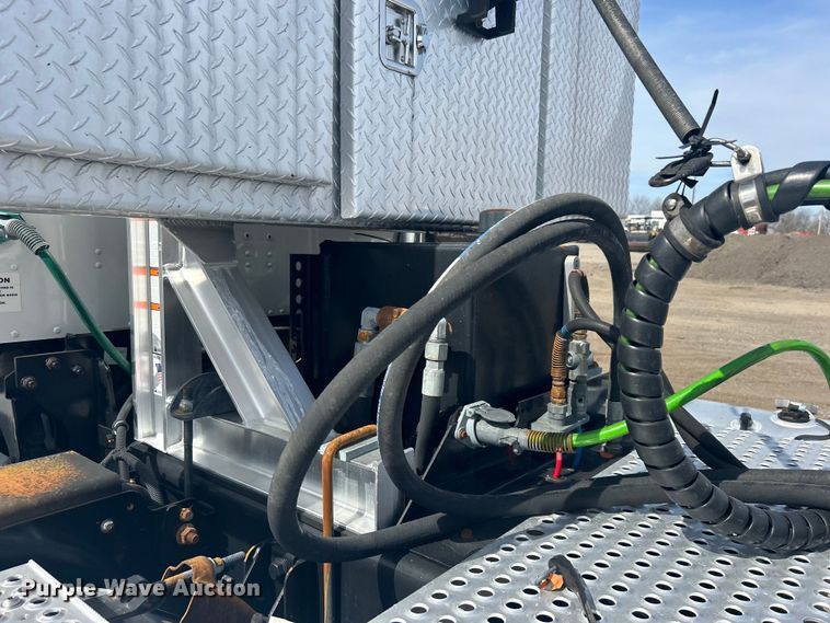 image for item EG1259 2016 Caterpillar CT660S semi truck