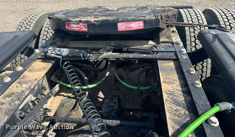 image for item EG1259 2016 Caterpillar CT660S semi truck