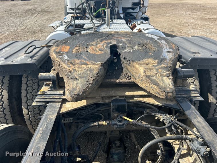 image for item EG1259 2016 Caterpillar CT660S semi truck