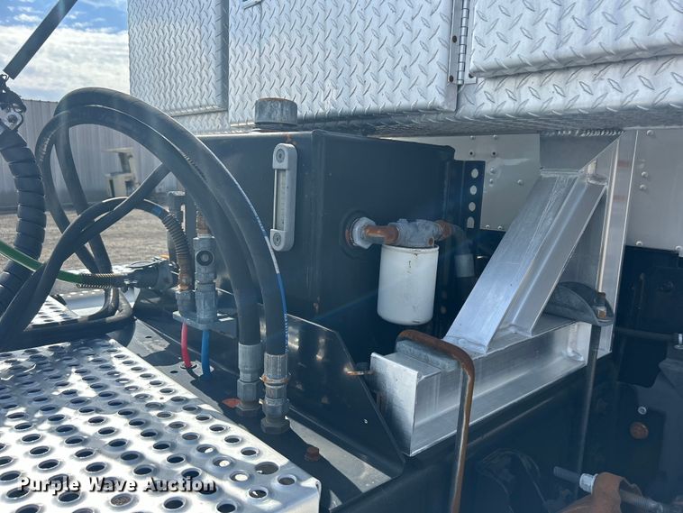 image for item EG1259 2016 Caterpillar CT660S semi truck