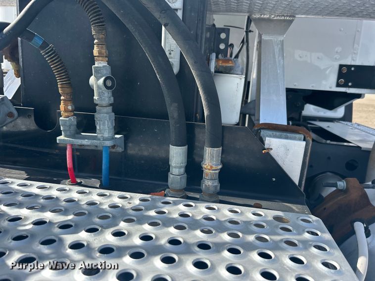 image for item EG1259 2016 Caterpillar CT660S semi truck