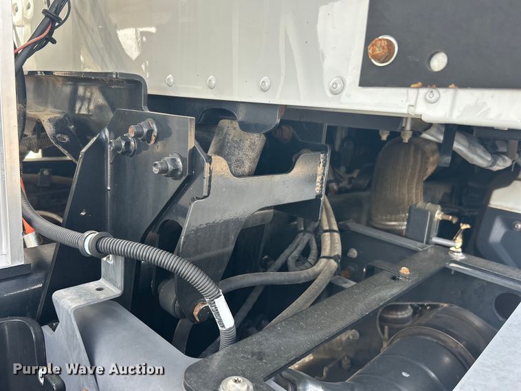 image for item EG1259 2016 Caterpillar CT660S semi truck