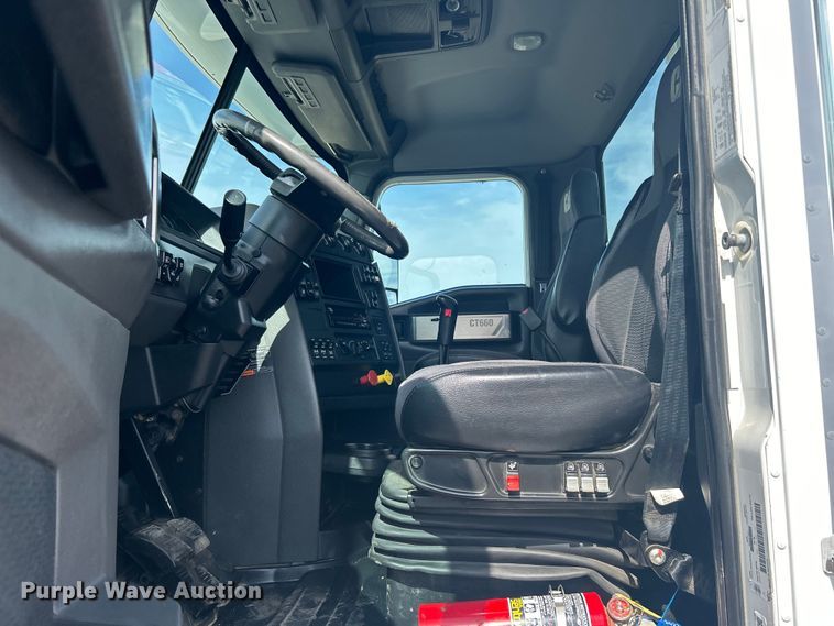 image for item EG1259 2016 Caterpillar CT660S semi truck