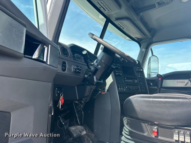 image for item EG1259 2016 Caterpillar CT660S semi truck