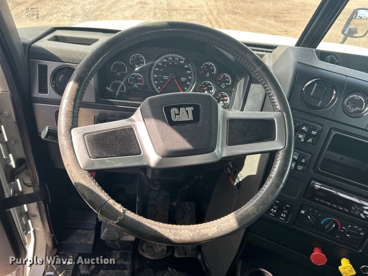 image for item EG1259 2016 Caterpillar CT660S semi truck