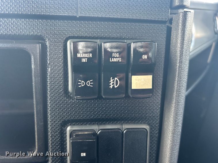 image for item EG1259 2016 Caterpillar CT660S semi truck