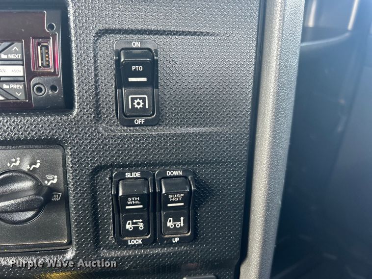 image for item EG1259 2016 Caterpillar CT660S semi truck