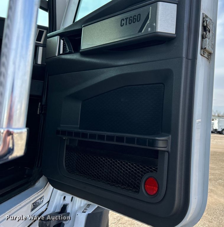 image for item EG1259 2016 Caterpillar CT660S semi truck