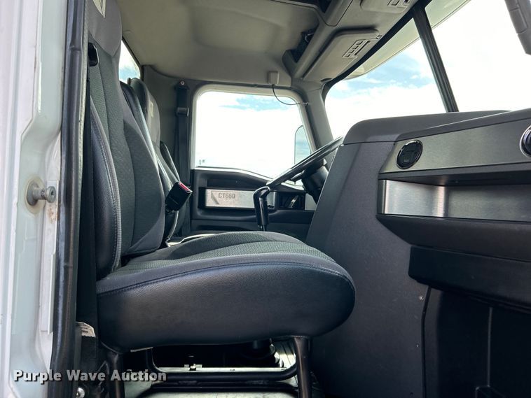 image for item EG1259 2016 Caterpillar CT660S semi truck