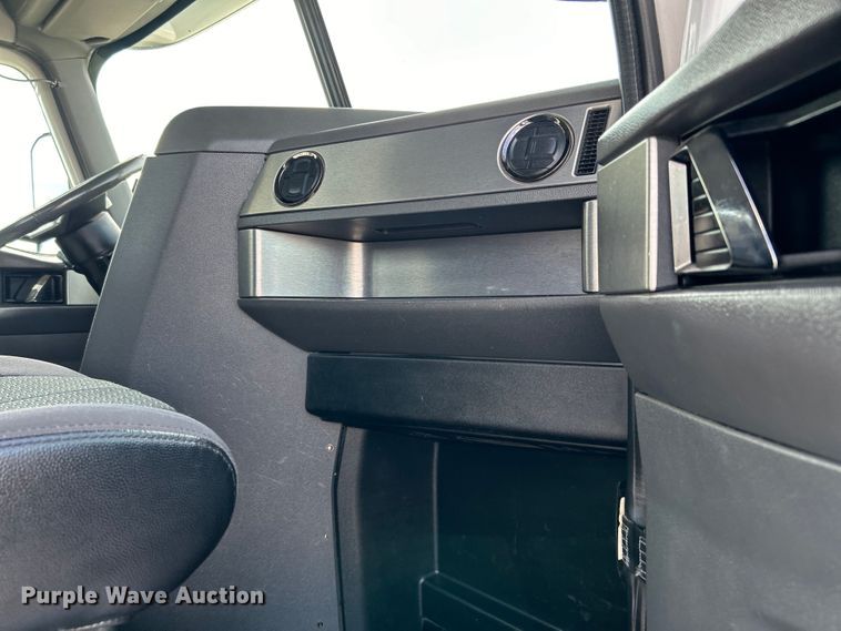 image for item EG1259 2016 Caterpillar CT660S semi truck